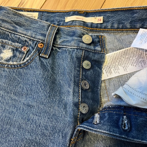 Levi’s Raw Hem Distressed Wedgie Jeans Big E Medium Wash Ankle Cropped High Rise - Picture 10 of 10